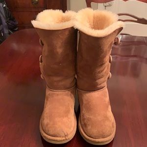 Tan Ugg’s. Size 5. Good Used Condition.